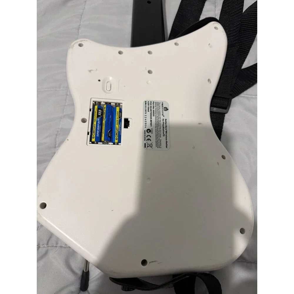 PS2 Red Octane Guitar Hero Wireless Not Tested No Dongle Powers on w/Battery